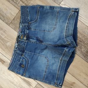 Like New! One 5 One Brand Stretch Jean Shorts Size 10